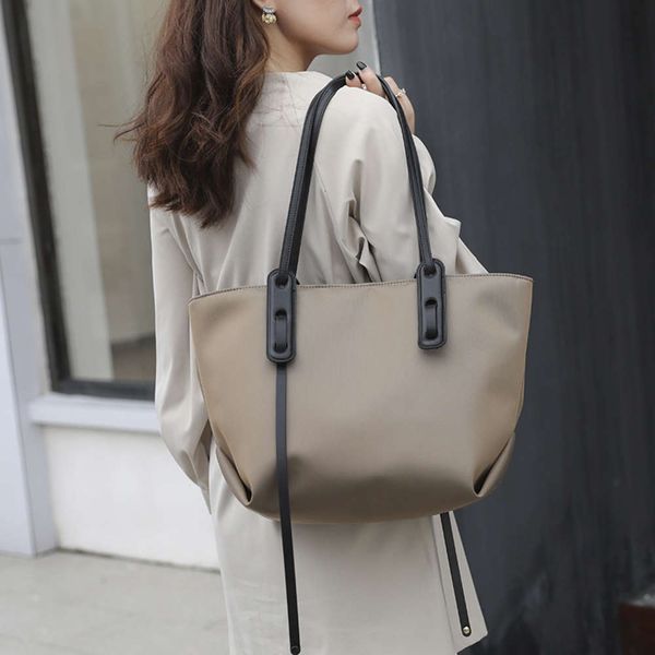 luxurys designers oxford large capacity one shoulder 2021 new waterproof cloth hand mother tote bag girl
luxurys designers oxford large capacity one shoulder 2021 new waterproof cloth hand mother tote bag girl