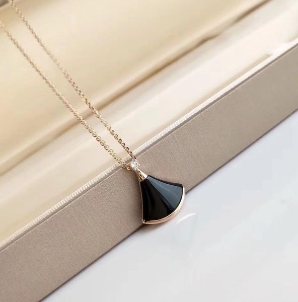2020 luxurious quality small fan shape pendant necklace with black and red agate and white shell for women wedding jewelry gift in, Golden;silver
2020 luxurious quality small fan shape pendant necklace with black and red agate and white shell for women wedding jewelry gift in, Golden;silver