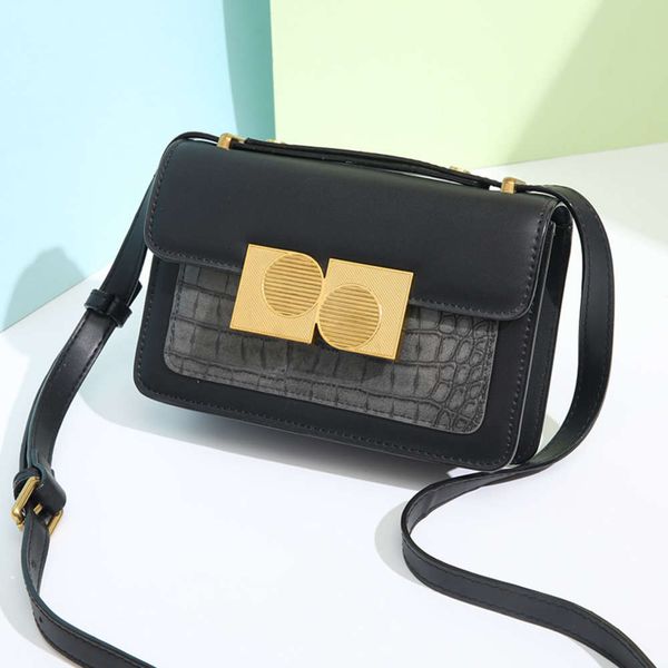 luxurys designers cowhide autumn new versatile korean single shoulder women's fashion personality small square bag
luxurys designers cowhide autumn new versatile korean single shoulder women's fashion personality small square bag