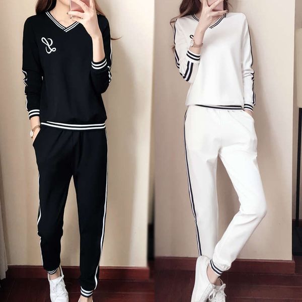 hong kong leisure sports women's autumn and winter new korean fashion plush running suit loose sweater, Gray
hong kong leisure sports women's autumn and winter new korean fashion plush running suit loose sweater, Gray