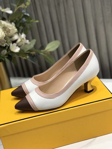 these are a pair of dress shoes designed by a luxury designer that can be worn in a variety of colors for everyday parties, Black
these are a pair of dress shoes designed by a luxury designer that can be worn in a variety of colors for everyday parties, Black