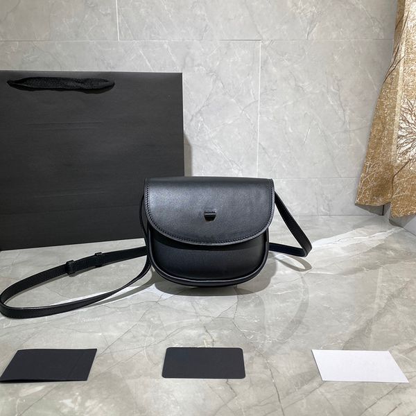 the new round compact summer 2020 a compact graceful bag gold clasp appearance of restoring ancient ways loulou bag
the new round compact summer 2020 a compact graceful bag gold clasp appearance of restoring ancient ways loulou bag