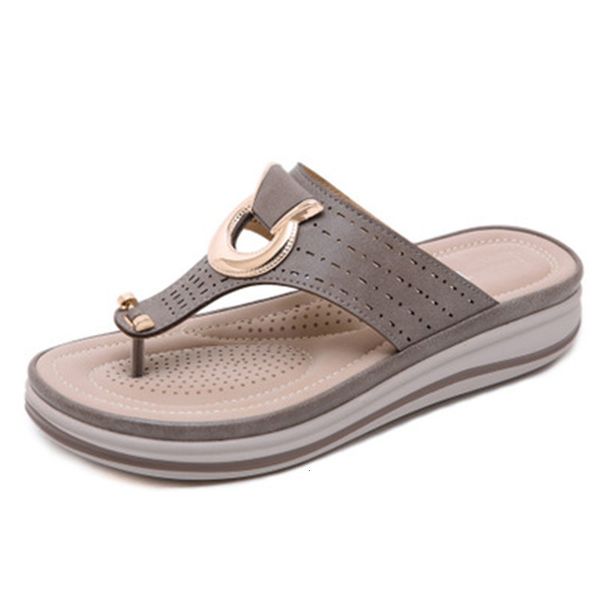 2021 new female mode summer hollow out leather anti-slip flip flops fashion metal buckle women's beach shoes 3sil, Black
2021 new female mode summer hollow out leather anti-slip flip flops fashion metal buckle women's beach shoes 3sil, Black