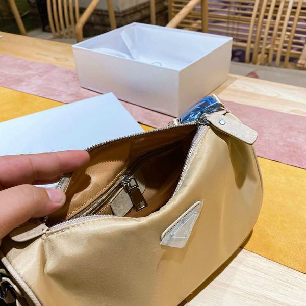 women's designer's handbags crossbody bags flap western style solid color with inside zipper pockets pd20092404
women's designer's handbags crossbody bags flap western style solid color with inside zipper pockets pd20092404