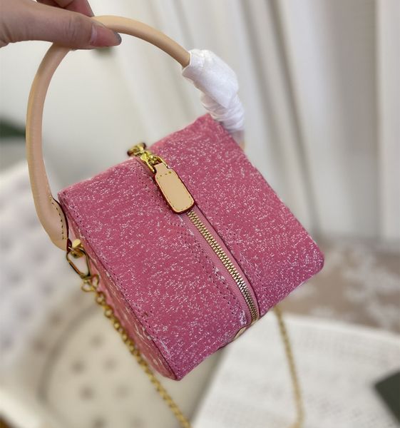 2022 petite malle square handbags shoulder bags crossbody bags women designers purse houlder box totes denim dice bag
2022 petite malle square handbags shoulder bags crossbody bags women designers purse houlder box totes denim dice bag