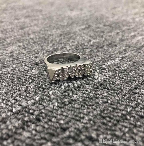 awge classic letter ring finger ring asap rocky with gold and silver two-color spot drilling smooth surface
awge classic letter ring finger ring asap rocky with gold and silver two-color spot drilling smooth surface