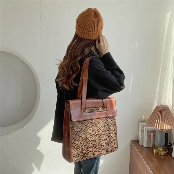 2020 new fashion single-shoulder bag with large capacity retro leopard print tote bag college students class bag, handbag for wo
2020 new fashion single-shoulder bag with large capacity retro leopard print tote bag college students class bag, handbag for wo