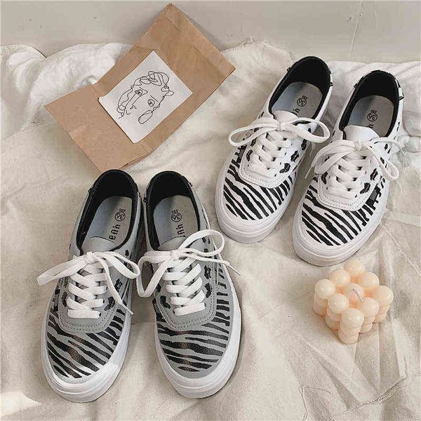 new running shoes sport 2022 black and white leopard canvas shoes women front lace spring women huarache trainers run 220122
new running shoes sport 2022 black and white leopard canvas shoes women front lace spring women huarache trainers run 220122