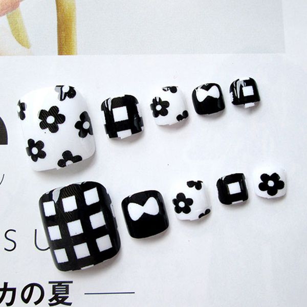 false nails 24 pcs/ set beauty toe tips feet full nail manicure kits @me88, Red;gold
false nails 24 pcs/ set beauty toe tips feet full nail manicure kits @me88, Red;gold