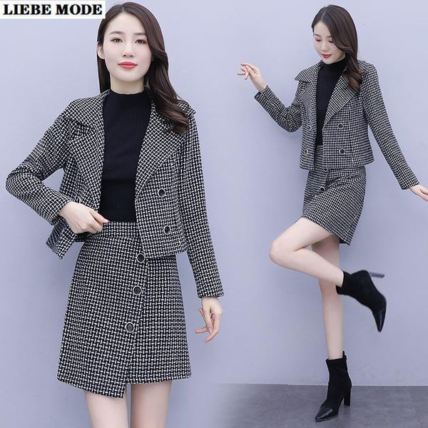 двухсекционная вскользь plaid женщины зубчатого blazer куртка и юбка кнопка set a-line юбка костюмы управление дама работа осень люкс 2020, White
двухсекционная вскользь plaid женщины зубчатого blazer куртка и юбка кнопка set a-line юбка костюмы управление дама работа осень люкс 2020, White