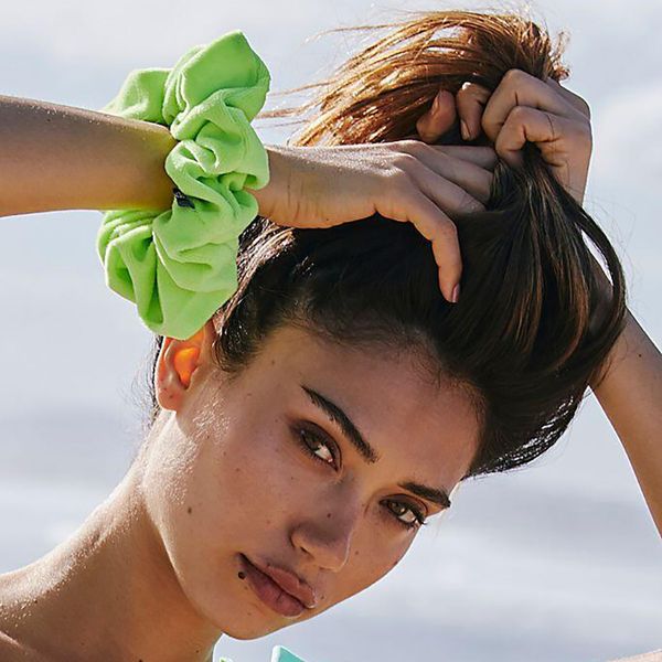 2pcs/pack solid color velvet scrunchies new winter spring fluorescent green elastic bands cute hair ties
2pcs/pack solid color velvet scrunchies new winter spring fluorescent green elastic bands cute hair ties