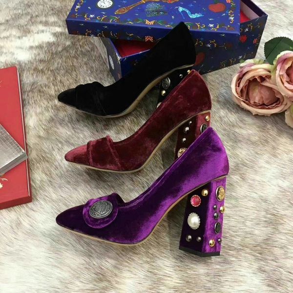 2020 new suede leather diamond heel short boots autumn winter metal stamp pearl high heeled martin boots single shoe, Black
2020 new suede leather diamond heel short boots autumn winter metal stamp pearl high heeled martin boots single shoe, Black