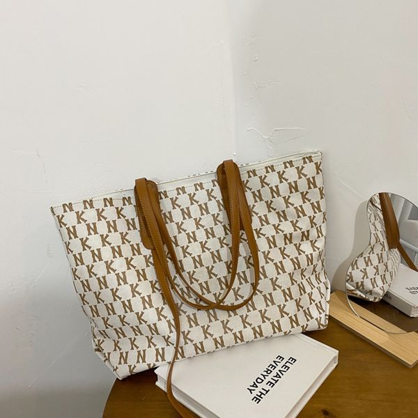 large capacity women's 2020 fashionable bag shoulder bagnew fashion fashion net red foreign style one shoulder shopping bag leisure and
large capacity women's 2020 fashionable bag shoulder bagnew fashion fashion net red foreign style one shoulder shopping bag leisure and