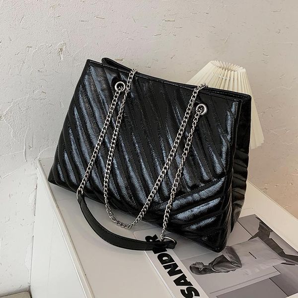 fall/winter women large-capacity fashion chain diamond shoulder bag messenger bag tote bucket underarm width: 35cm
fall/winter women large-capacity fashion chain diamond shoulder bag messenger bag tote bucket underarm width: 35cm
