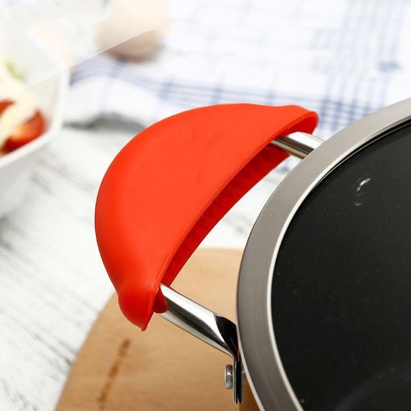 1 set silicone insulation hand-held high temperature resistant non-slip sleeve kitchen tools1
1 set silicone insulation hand-held high temperature resistant non-slip sleeve kitchen tools1