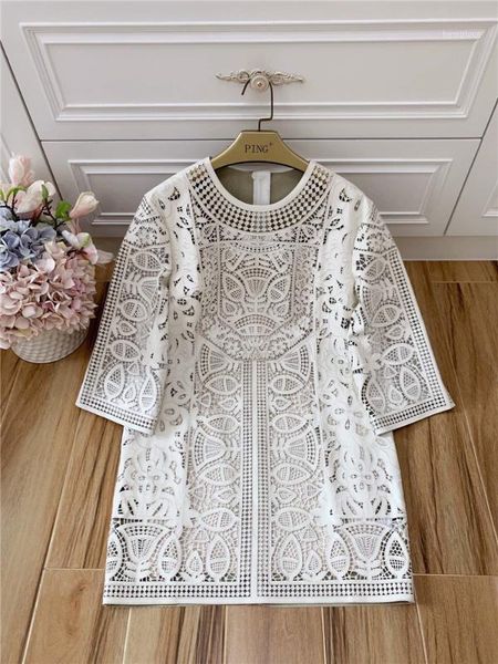 2020 spring women's round neck wide sleeve three-quarter sleeve cut-out embroidery straight dress 07021, Black;gray
2020 spring women's round neck wide sleeve three-quarter sleeve cut-out embroidery straight dress 07021, Black;gray