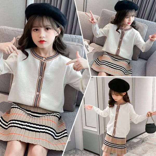 sle girls' sweater spring pleated suit and wtern autumn 2021 new children's long sve plaid skirt fashion, Blue
sle girls' sweater spring pleated suit and wtern autumn 2021 new children's long sve plaid skirt fashion, Blue