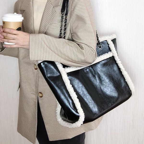 women's bag 2021 autumn and winter new product chain solid color fur stitching tote bag casual zipper pocket shoulder
women's bag 2021 autumn and winter new product chain solid color fur stitching tote bag casual zipper pocket shoulder
