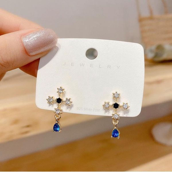 cute small crystal cross stud earrings for women christmas gift 2020 korean trend fashion jewelry accessories wedding designer, Golden;silver
cute small crystal cross stud earrings for women christmas gift 2020 korean trend fashion jewelry accessories wedding designer, Golden;silver