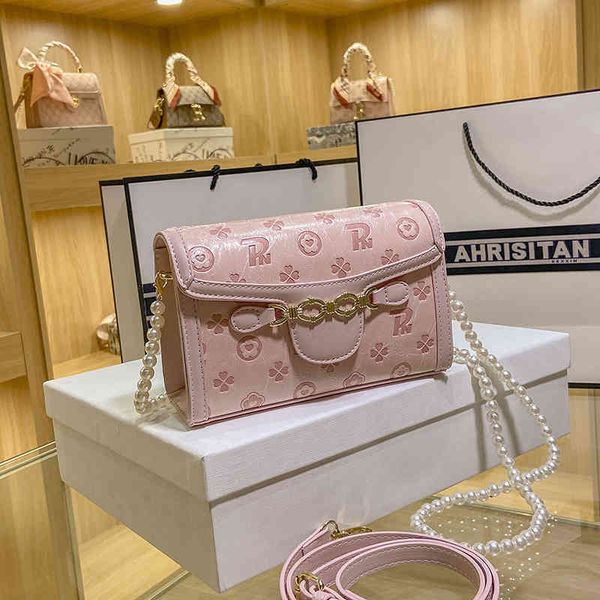 2022 factory wholesale handbag fire versatile embossed single shoulder women's style cross carrying small square pearl chain
2022 factory wholesale handbag fire versatile embossed single shoulder women's style cross carrying small square pearl chain