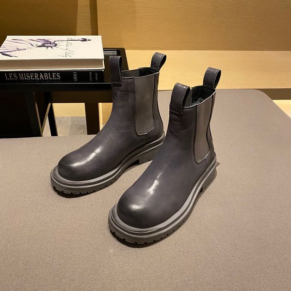 designer womens boots luxury grey gradient leather letter carving round head with fluff low heel with box size 35-40, Black
designer womens boots luxury grey gradient leather letter carving round head with fluff low heel with box size 35-40, Black