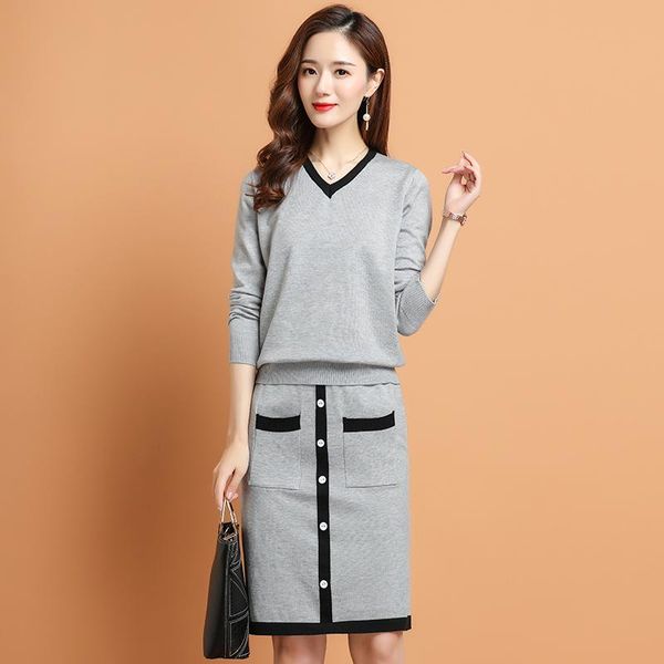 women's sweaters all-match sweater suit skirt two-piece set 2021 autumn and winter fashion knitted women dress, White;black
women's sweaters all-match sweater suit skirt two-piece set 2021 autumn and winter fashion knitted women dress, White;black