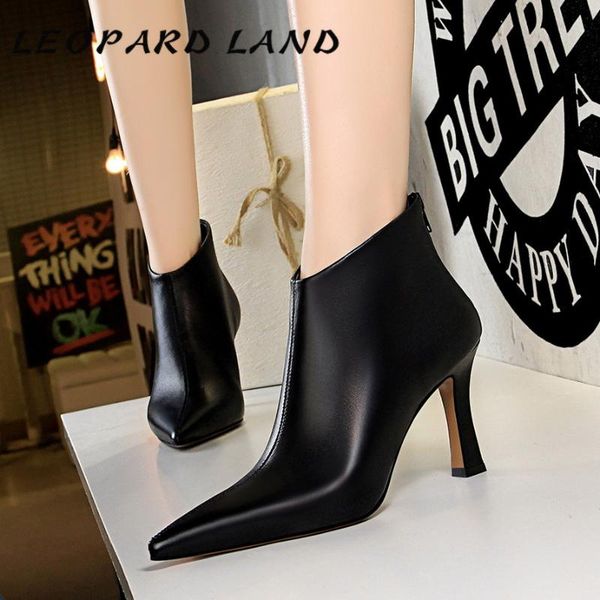 leopard land new style for winter women's fashionable chunky heel high heel slim pointed nightclub short boots ds-6889-1, Black 
leopard land new style for winter women's fashionable chunky heel high heel slim pointed nightclub short boots ds-6889-1, Black