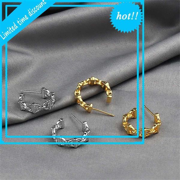 new cool wind hollow and versatile, simple lock shape, earrings, fashionable girl accessories, Golden
new cool wind hollow and versatile, simple lock shape, earrings, fashionable girl accessories, Golden