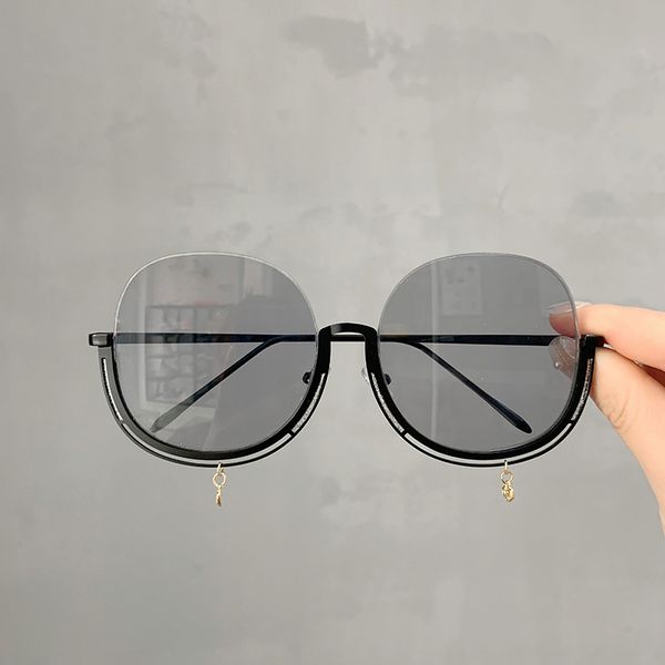love heart pendant simi-rimless sunglasses custome designed luxury diamond for woman drop eyeglasses trendy oversized cool fashion with uv40, White;black
love heart pendant simi-rimless sunglasses custome designed luxury diamond for woman drop eyeglasses trendy oversized cool fashion with uv40, White;black