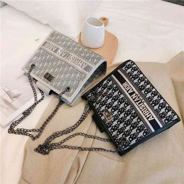 2022 latest models handbag wholesale direct autumn and winter large capacity chain single shoulder portable lattice women's
2022 latest models handbag wholesale direct autumn and winter large capacity chain single shoulder portable lattice women's