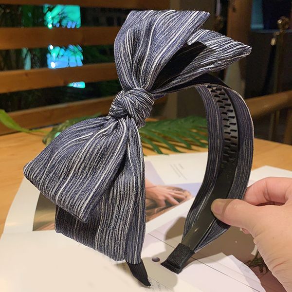 2020 new women bowknot wide hairband cross knotted headband girls fashion fabric headband solid head hoop lady hair accessories
2020 new women bowknot wide hairband cross knotted headband girls fashion fabric headband solid head hoop lady hair accessories