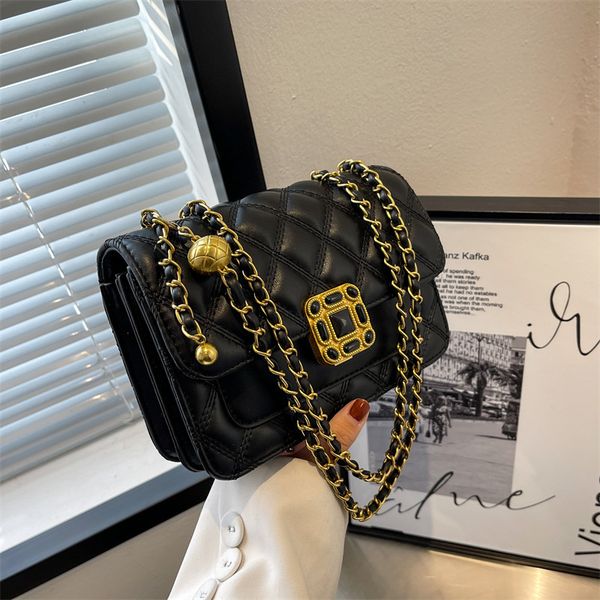 french minority lingge chain women's 2022 new high-grade foreign style small square single shoulder messenger armpit bag
french minority lingge chain women's 2022 new high-grade foreign style small square single shoulder messenger armpit bag