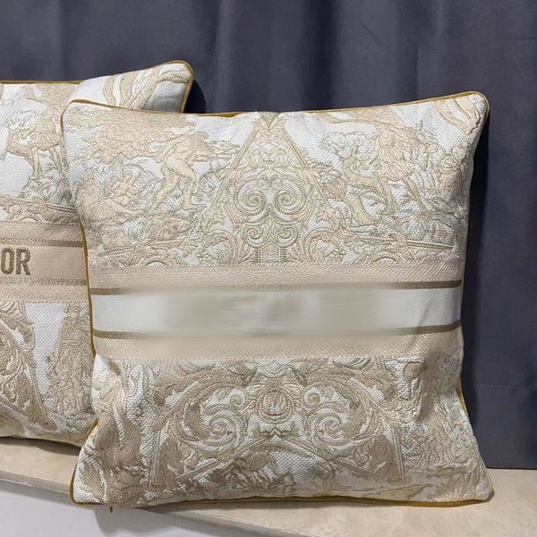 luxury designer signage pillow case cushion cover golden thread embroidery pattern 45*45cm and 50*50cm for home decoration throw pillowcase
luxury designer signage pillow case cushion cover golden thread embroidery pattern 45*45cm and 50*50cm for home decoration throw pillowcase