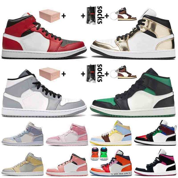 new jumpman 1 1s with box basketball shoes mid chicago black toe barely orange light smoke grey women mens sneakers, White;red
new jumpman 1 1s with box basketball shoes mid chicago black toe barely orange light smoke grey women mens sneakers, White;red