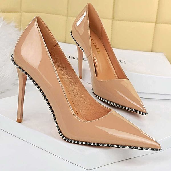 classic luxury designer shoes rivet women pumps patent leather high heels metal chain stiletto party large size 41 42 43 paris wholesale, Black
classic luxury designer shoes rivet women pumps patent leather high heels metal chain stiletto party large size 41 42 43 paris wholesale, Black