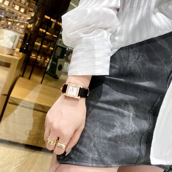 skin loan light luxury small group diamond inlaid simple temperament ins style women's fashion watch
skin loan light luxury small group diamond inlaid simple temperament ins style women's fashion watch