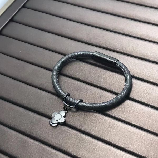 europe america bracelets men lady womens round print flower design engraved letter metal hardware hang it mascots leather bracelet bangle m8, Golden;silver
europe america bracelets men lady womens round print flower design engraved letter metal hardware hang it mascots leather bracelet bangle m8, Golden;silver