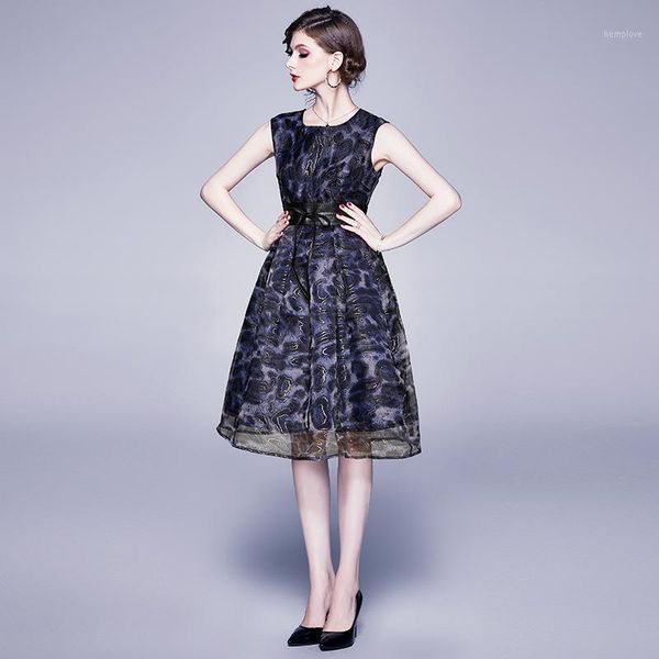 2020 summer new personality round neck print sleeveless vest skirt organza gold thread embroidery dress fashion skirt s-2xl size1, Black;gray
2020 summer new personality round neck print sleeveless vest skirt organza gold thread embroidery dress fashion skirt s-2xl size1, Black;gray