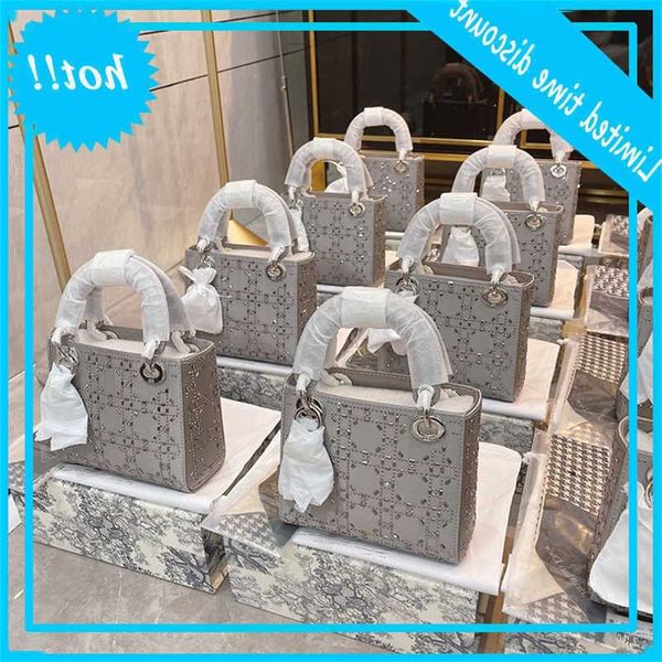 2021 lady grey diamond shiny handbags designers luxurys waterproof embroidery princess fashion women tote mini borse bag
2021 lady grey diamond shiny handbags designers luxurys waterproof embroidery princess fashion women tote mini borse bag