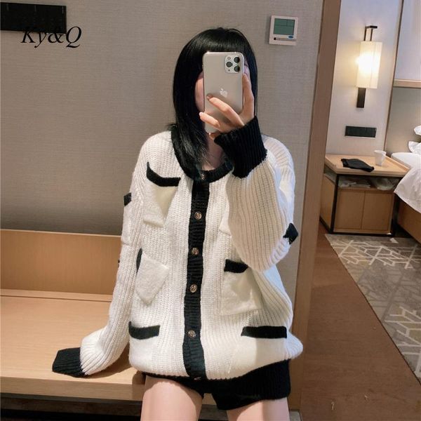 women's knits & tees 2021 autumn round neck black and white contrast color loose fashion multi-pocket hierarchical knitted cardigan swe
women's knits & tees 2021 autumn round neck black and white contrast color loose fashion multi-pocket hierarchical knitted cardigan swe