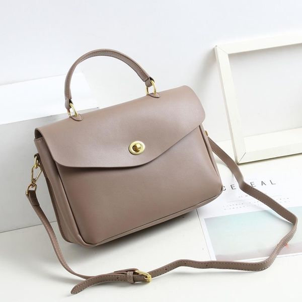 2020 new commuter bag female large capacity messenger bag difference cow leather luxury handbags women bags designer
2020 new commuter bag female large capacity messenger bag difference cow leather luxury handbags women bags designer