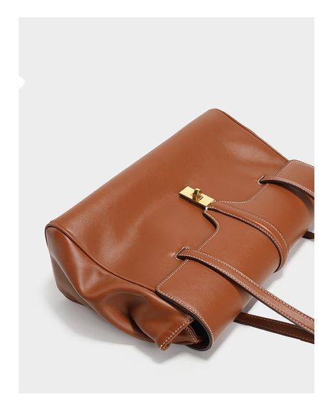 shoulder bags leatherhandbag luxury lady bag large capacity pu messenger retro everyday handbag elegant
shoulder bags leatherhandbag luxury lady bag large capacity pu messenger retro everyday handbag elegant