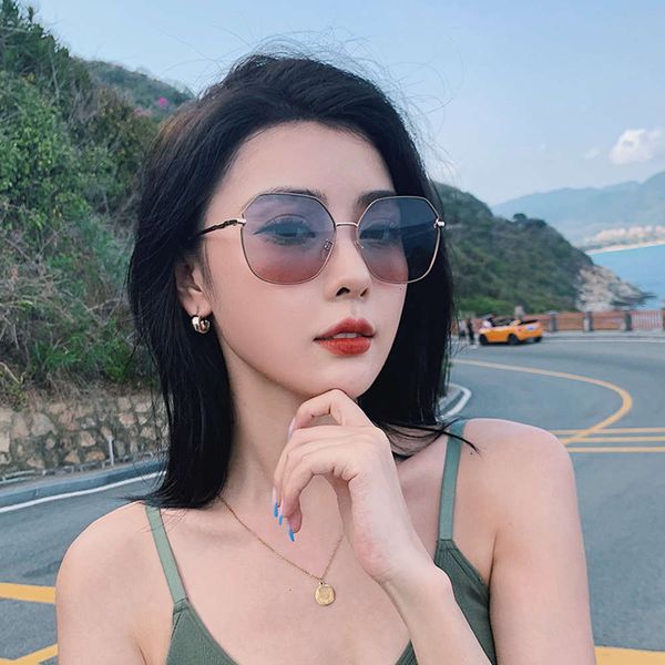 korean new parsons tyrannosaurus sunglasses women's version net red polarizer anti ultraviolet round face thin sunglasses, White;black
korean new parsons tyrannosaurus sunglasses women's version net red polarizer anti ultraviolet round face thin sunglasses, White;black