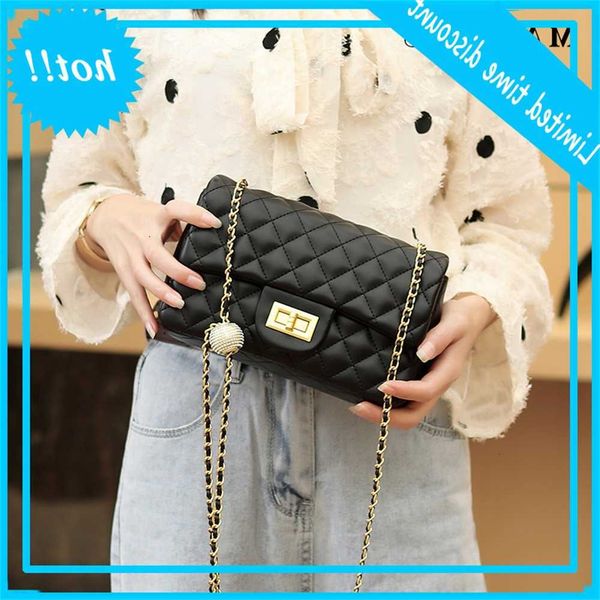 maidudu women's 2020 new xiaoxiangfeng fangpangzi lingge chain golden ball one shoulder messenger bag
maidudu women's 2020 new xiaoxiangfeng fangpangzi lingge chain golden ball one shoulder messenger bag