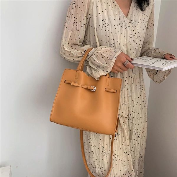 кожа pu сумки на ремне для женщин 2020 осень high capacity сумки и кошельки сплошной цвет пояса дизайн леди путешествия рука сумка
кожа pu сумки на ремне для женщин 2020 осень high capacity сумки и кошельки сплошной цвет пояса дизайн леди путешествия рука сумка