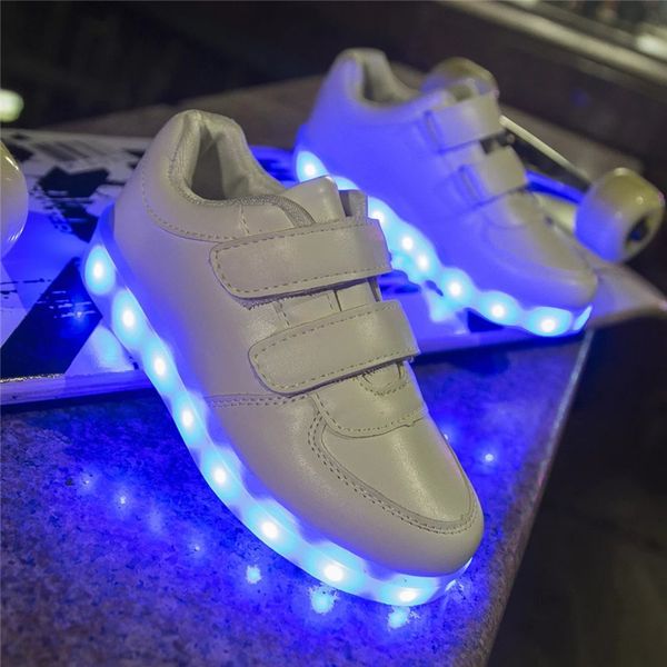 зарядка моды 25-40 зажженную детский дети светящийся usb тапки boy / девушки led огни светятся дети обувь, Black;red
зарядка моды 25-40 зажженную детский дети светящийся usb тапки boy / девушки led огни светятся дети обувь, Black;red