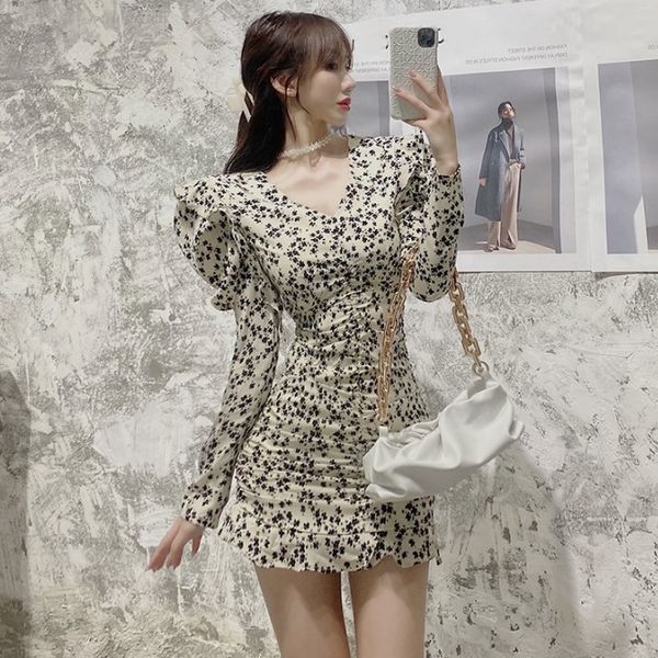 fall 2020 new pleated v-neck floral long sleeve ruffle slim fit hip wrap short skirt women's dress
fall 2020 new pleated v-neck floral long sleeve ruffle slim fit hip wrap short skirt women's dress