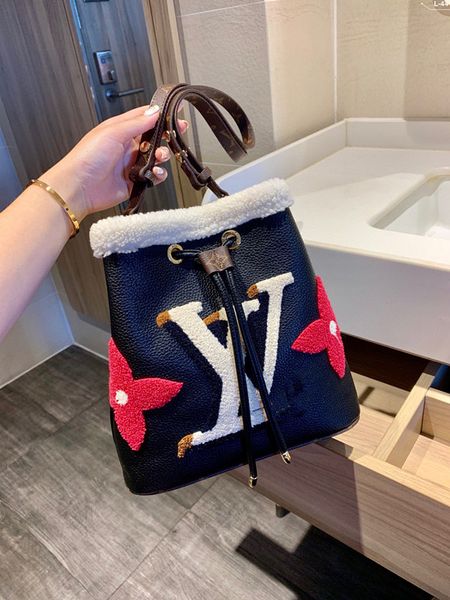 letter logo ladies handbag fashion bag leather discoloration leather old flower crlvossbody bag messlvenger bag handbag 364336
letter logo ladies handbag fashion bag leather discoloration leather old flower crlvossbody bag messlvenger bag handbag 364336