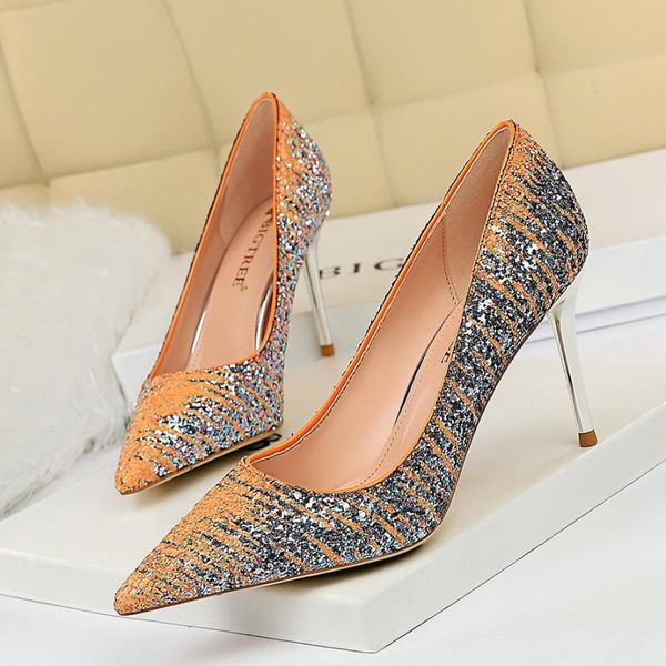 9236-3 banquet high heels, metal thin heels, high shallow mouth, sharp head, color matching sequin single shoes, Black
9236-3 banquet high heels, metal thin heels, high shallow mouth, sharp head, color matching sequin single shoes, Black