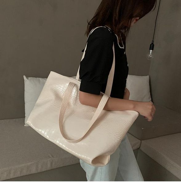 shoulder bag large capacity women's big bag 2020 new snake print simple shopping tote
shoulder bag large capacity women's big bag 2020 new snake print simple shopping tote